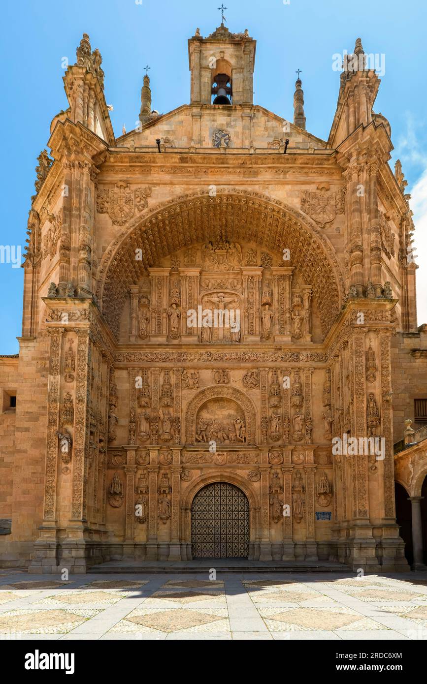 Convento de San Esteban, Salamanca, Spagna. Il monastero domenicano situato in Plaza del Concilio de Trento. La chiesa è un buon esempio di Spa Foto Stock