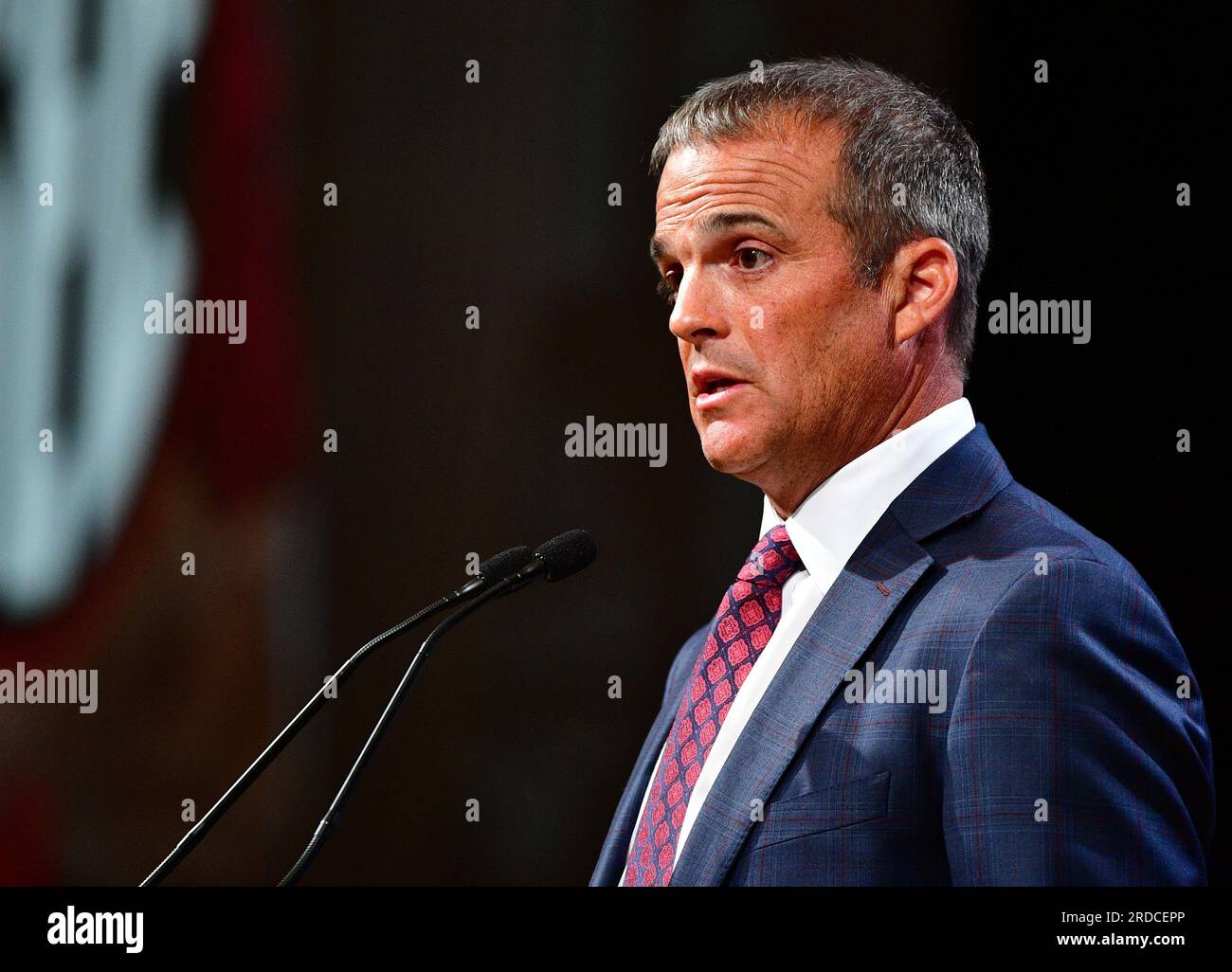 Nashville, Tennessee, USA. 20 luglio 2023. Il capo allenatore del football dei South Carolina Gamecocks SHANE BEAMER risponde alle domande dei media ai SEC Football Media Days di Nashville. (Immagine di credito: © Camden Hall/ZUMA Press Wire) SOLO USO EDITORIALE! Non per USO commerciale! Foto Stock