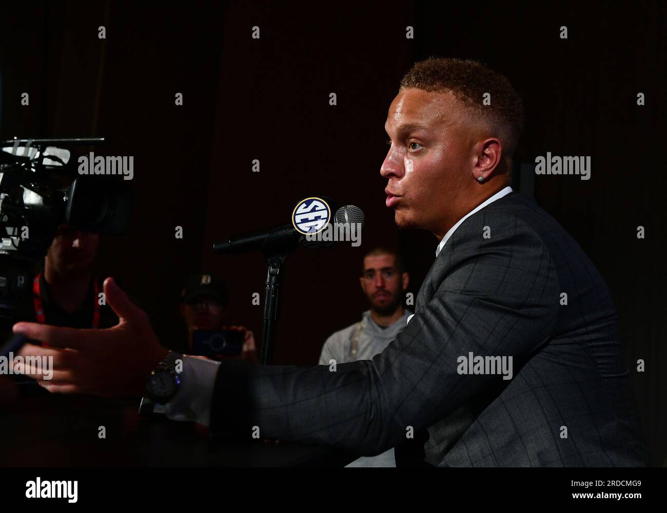 Nashville, Tennessee, USA. 20 luglio 2023. SPENCER RATTLER, il quarto della squadra dei South Carolina Gamecocks, risponde alle domande dei media ai SEC Football Media Days di Nashville. (Immagine di credito: © Camden Hall/ZUMA Press Wire) SOLO USO EDITORIALE! Non per USO commerciale! Foto Stock