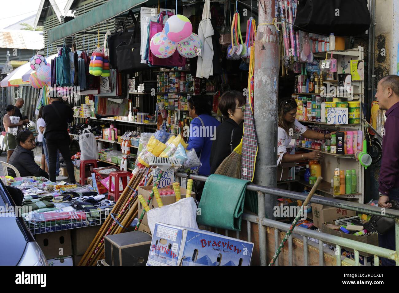 Port Louis, essendo la capitale di Mauritius, è una delle città più trafficate di Mauritius. Foto Stock