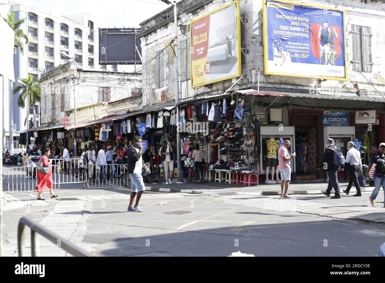 Port Louis, essendo la capitale di Mauritius, è una delle città più trafficate di Mauritius. Foto Stock