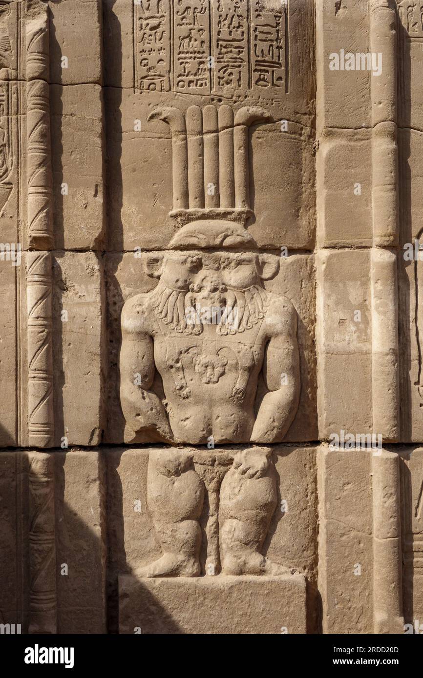 Raffigurazione di Bes , il dio Nano, al distretto di Mut, al tempio di Karnak, Luxor, Egitto Foto Stock