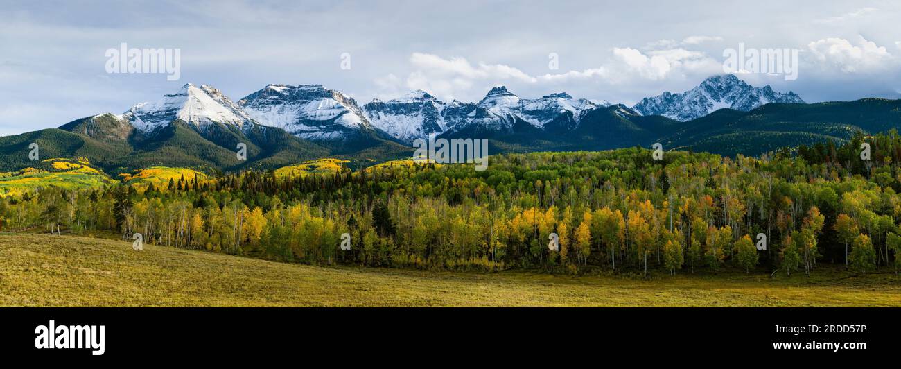 Montagne panoramiche, Red Mountain Pass, Colorado, Stati Uniti Foto Stock