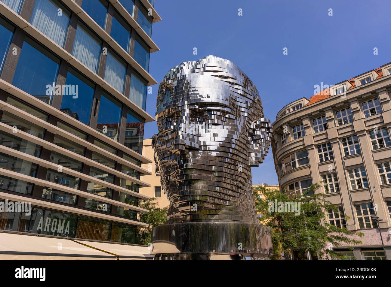 PRAGA, REPUBBLICA CECA, EUROPA - Statua dell'autore Franz Kafka, dell'artista David Cerny. Capo di Franz Kafka, una scultura cinetica. Foto Stock