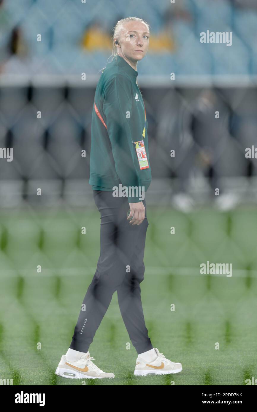 Sydney, Australia. 20 luglio 2023. Louise QUINN, irlandese, ispeziona il campo prima della Coppa del mondo femminile FIFA 2023 tra Australia e Irlanda allo Stadium Australia il 20 luglio 2023 a Sydney, Australia Credit: IOIO IMAGES/Alamy Live News Foto Stock