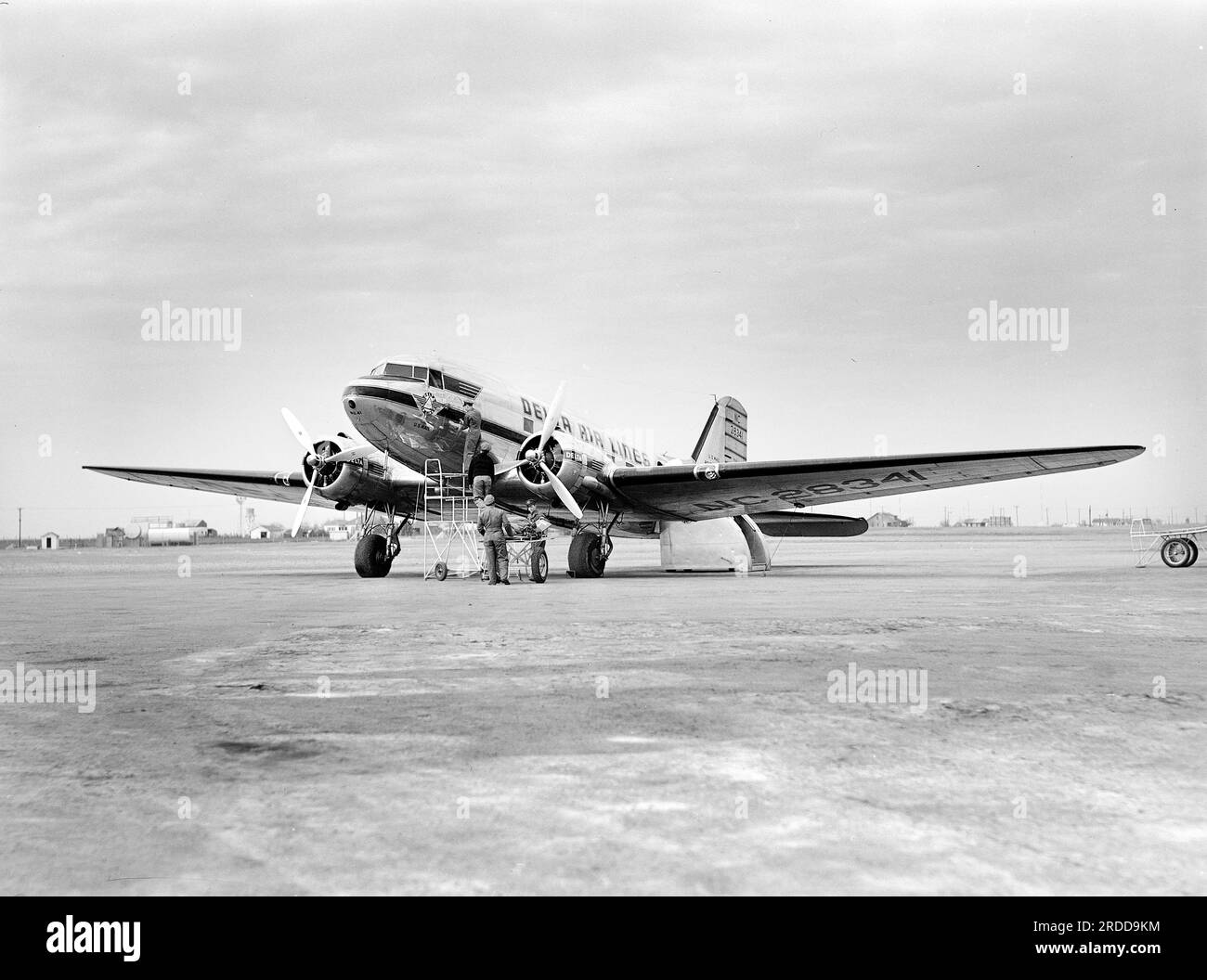 Aereo passeggeri, Meacham Field, Fort Worth, Texas, Stati Uniti, Arthur Rothstein, Stati Uniti Office of War Information, gennaio 1942 Foto Stock