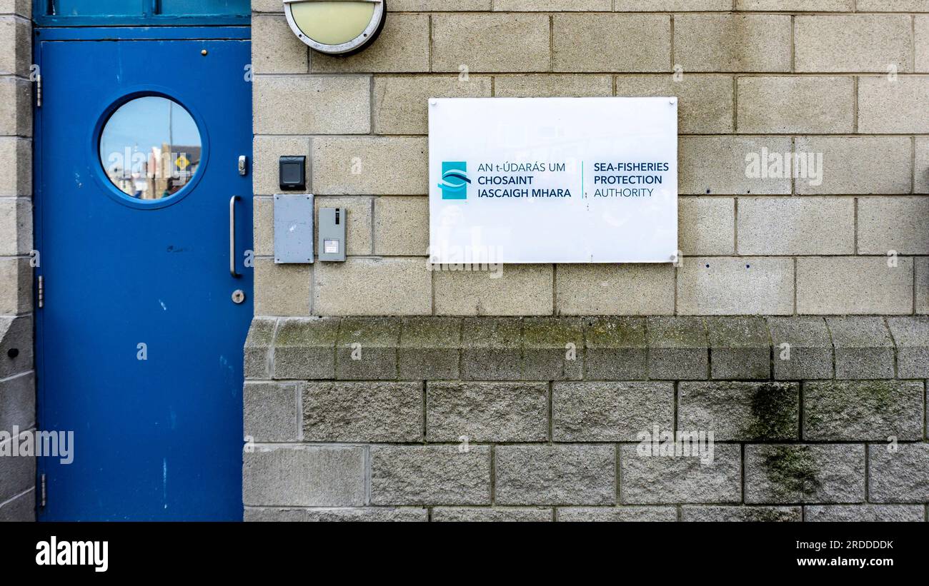 Gli uffici della Sea-Fisheries Protection Authority (SFPA) sul West Pier di Howth, Dublino, Irlanda. Foto Stock