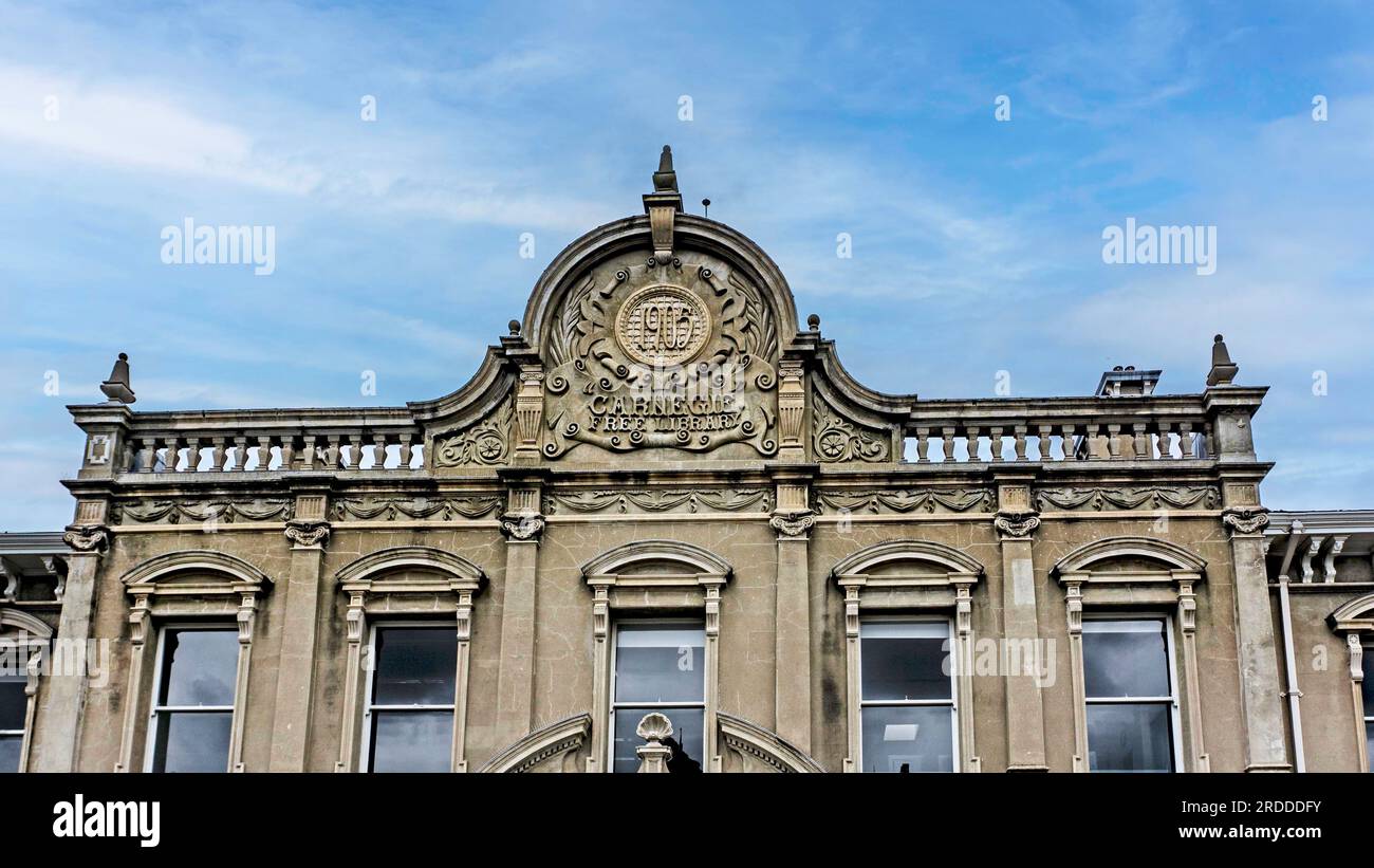 La Carnegie Free Library nel villaggio di Blackrock, Dublino, costruita nel 1905, con denaro donato dal filantropo Andrew Carnegie Foto Stock