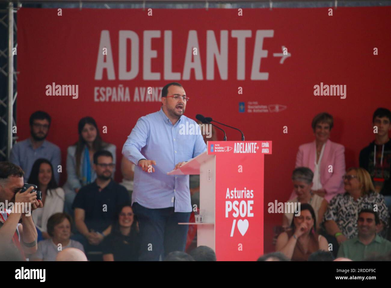 Gijon, Spagna. 20 luglio 2023. Il presidente del Principato delle Asturie, Adrian Barbon, interviene durante la manifestazione PSOE del 20 luglio 2023, a Gijon, in Spagna. (Foto di Alberto Brevers/Pacific Press) Credit: Pacific Press Media Production Corp./Alamy Live News Foto Stock