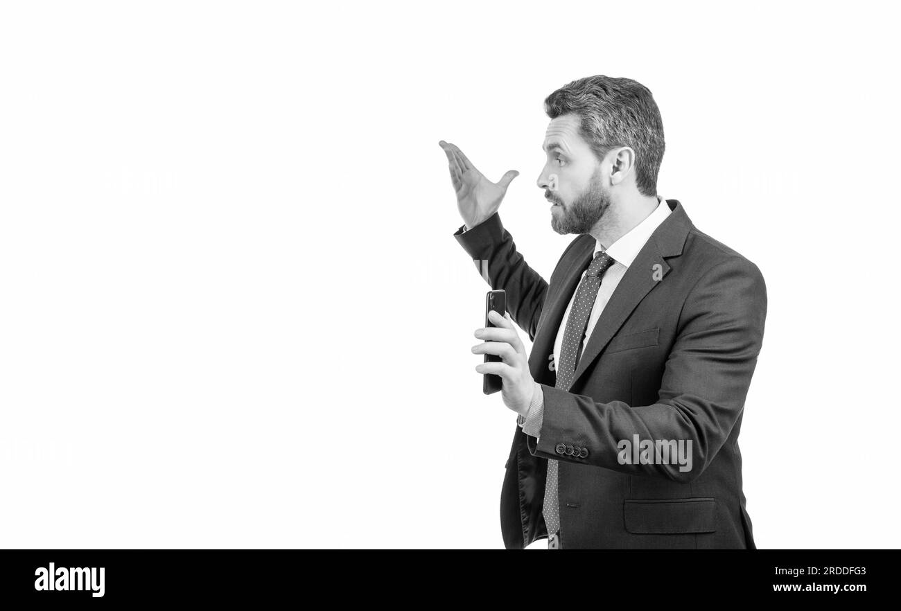 Non disturbarmi. Un uomo d'affari arrabbiato ha uno smartphone. Chiamata di lavoro. Chiamata mobile Foto Stock