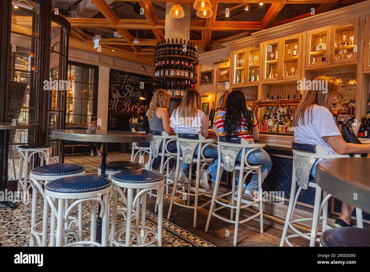 Bar decorativo di un bistrot nel quartiere storico Distillery di Toronto Canada Foto Stock