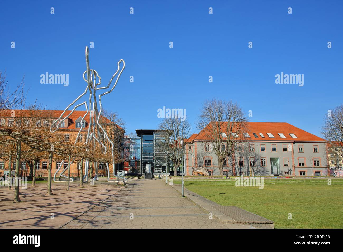 Scultura libertà: Maschio/femmina di Jonathan Borofsky 2000 di fronte alla Scuola di musica, Kulturforum, Platz der Hoffnungstefreunde, Offenburg, Ortenau Foto Stock