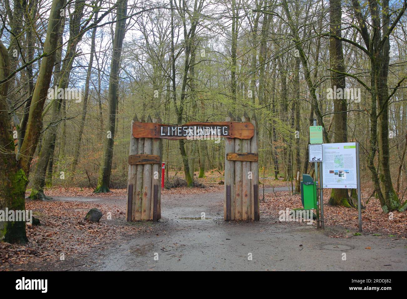 Palisade all'inizio del Limesrundweg, Limeshain, Wetterau, Assia, Germania Foto Stock