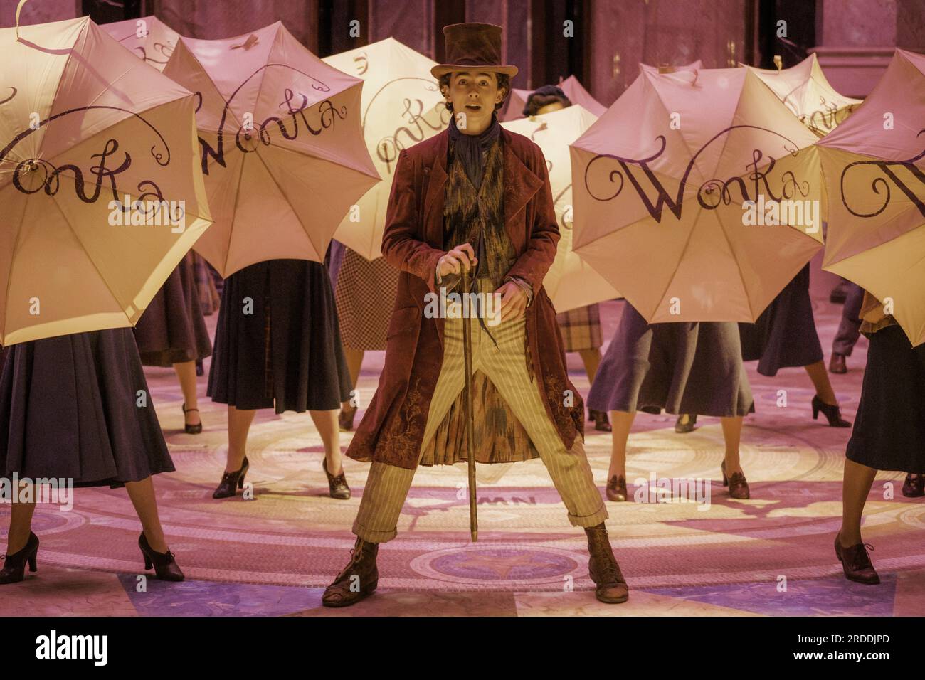 DATA DI USCITA: 15 dicembre 2023. TITOLO: Wonka. STUDIO: Warner Bros. DIRETTORE: Paul King. TRAMA: La storia si concentrerà specificamente su un giovane Willy Wonka e su come ha incontrato gli Oompa-Loompas in una delle sue prime avventure. PROTAGONISTA: TIMOTHEE CHALAMET nel ruolo di Willy Wonka. (Immagine di credito: © Warner Bros/Entertainment Pictures/ZUMAPRESS.com) SOLO PER USO EDITORIALE! Non per USO commerciale! Foto Stock