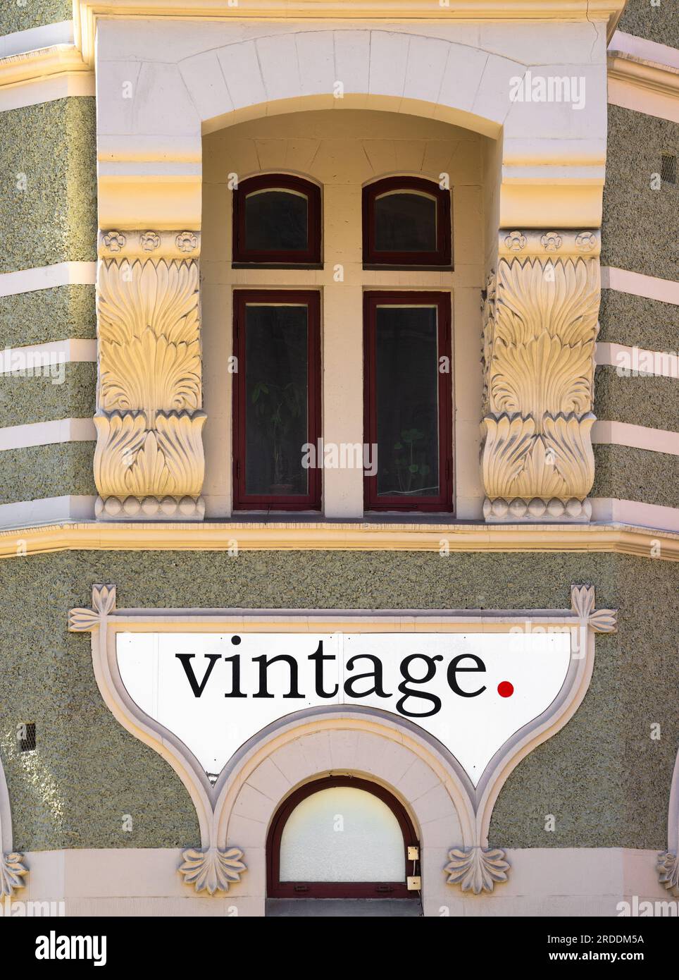 Goteborg, Svezia - 30 maggio 2023: Vintage è un negozio di seconda mano con abiti moderni firmati e vintage esclusivo. Foto Stock