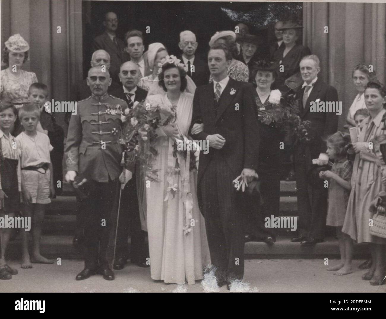 Foto d'epoca in cui il padre della sposa frequentava la sua uniforme cerimoniale dell'impero austro-ungarico con molte medaglie d'onore Foto Stock