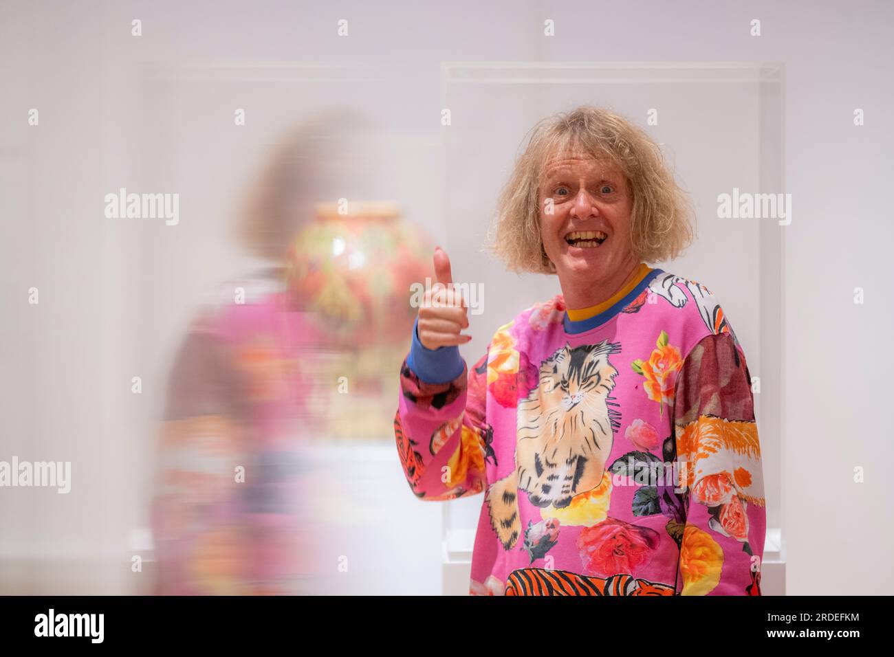 Royal Scottish Academy, National Galleries of, UK. 20 luglio 2023. Edimburgo. Sir Grayson Perry, raffigurato come la sua mostra Smash Hits viene lanciata alla Royal Scottish Academy al Mound di Edimburgo, in Scozia. La più grande mostra di sempre del lavoro di Sir Grayson Perry, che copre i suoi 40 anni di carriera. Foto: phil wilkinson/Alamy Live News Foto Stock