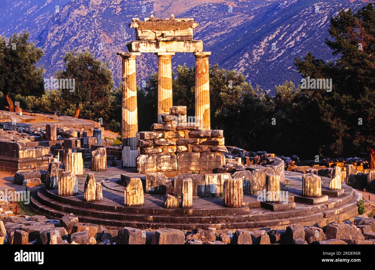 Santuario de Apolo en las laderas del monte Parnaso. Delfos. Sterea Ellada. Grecia Foto Stock
