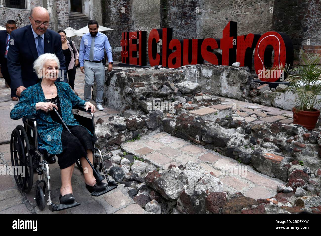 Non esclusiva: 20 luglio 2023, città del Messico, Messico: Estela de Carlotto, fondatrice e presidente delle "nonne di May Plaza" con l'amb argentina Foto Stock