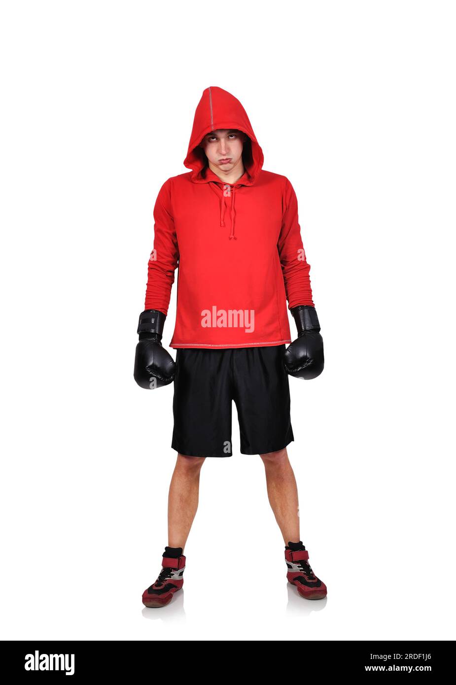 Boxer in piedi in guanti neri in sfondo bianco Foto Stock