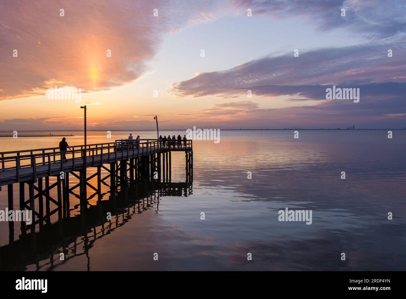 tramonto nel parco sulla baia di daphne, alabama Foto Stock