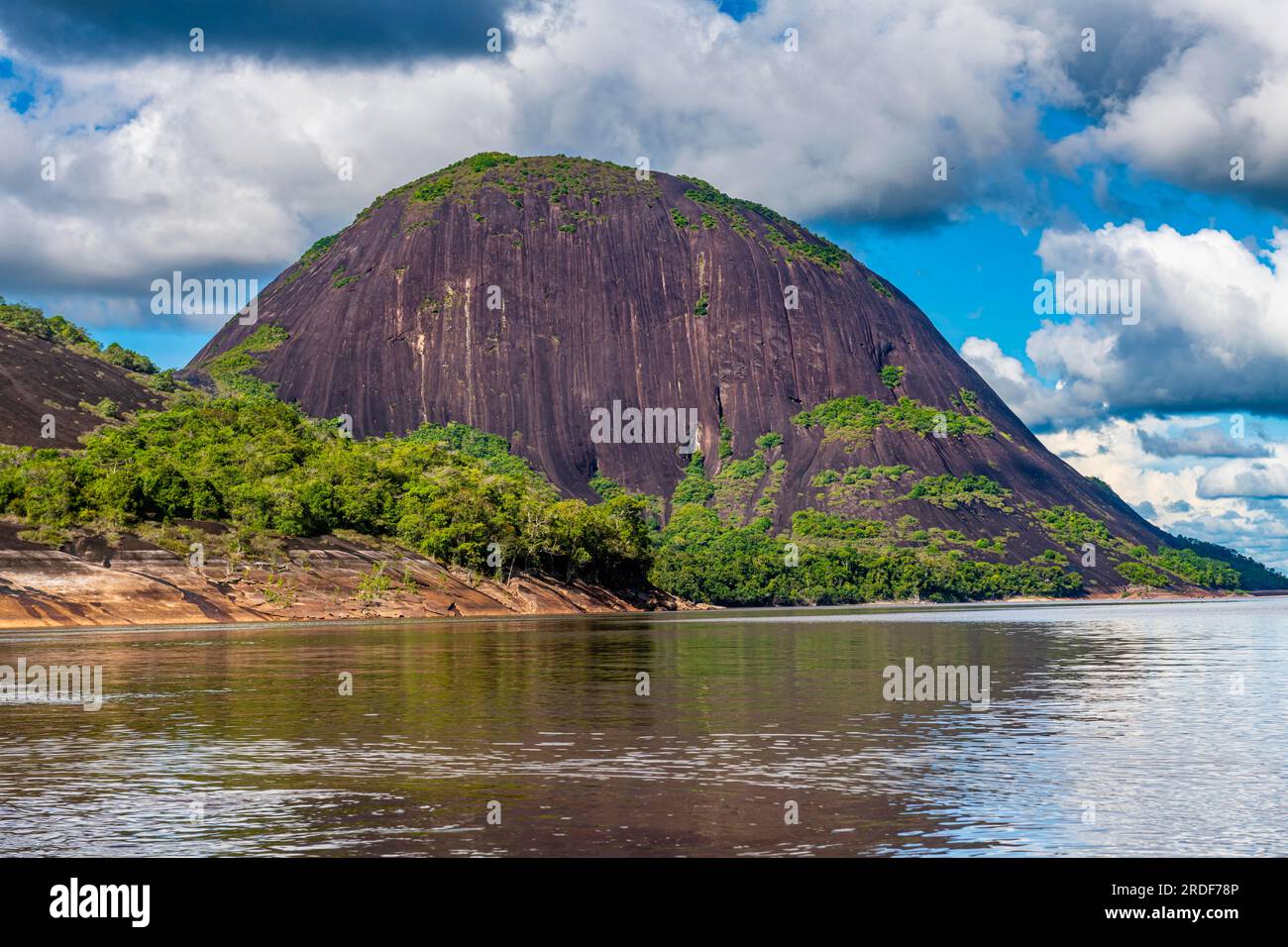 Enormi colline di granito, Cerros de Mavecure, Colombia orientale Foto Stock