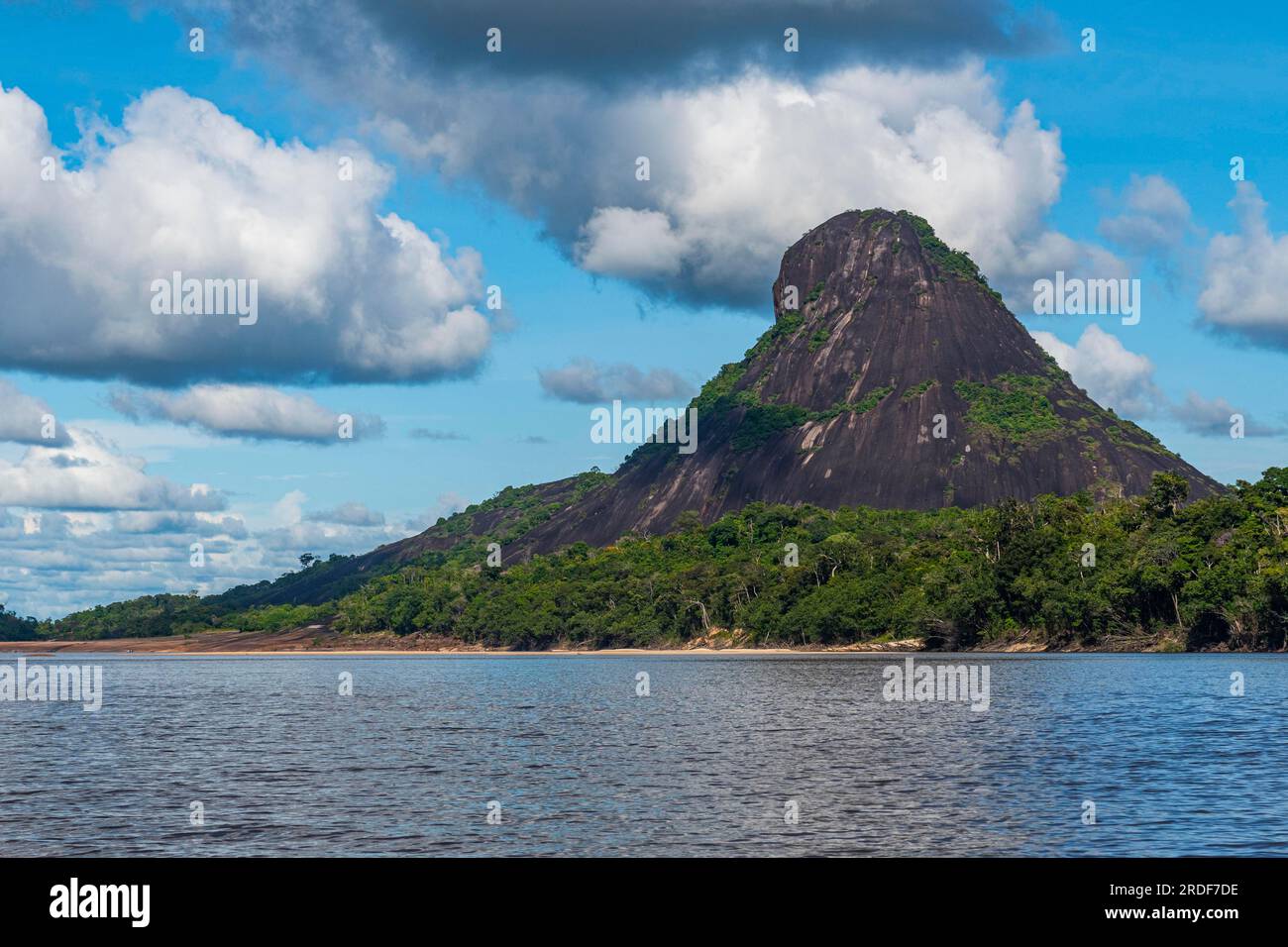 Enormi colline di granito, Cerros de Mavecure, Colombia orientale Foto Stock