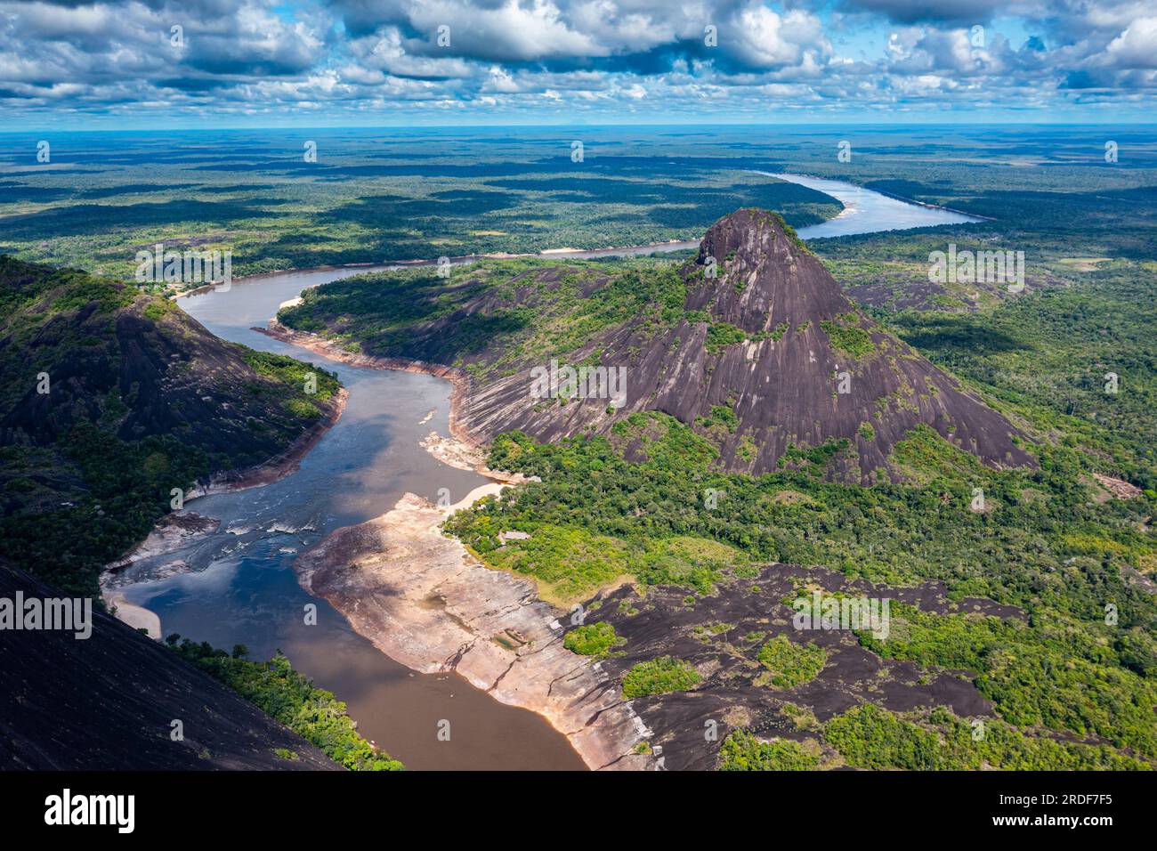 Aerea delle enormi colline di granito, Cerros de Mavecure, Colombia orientale Foto Stock