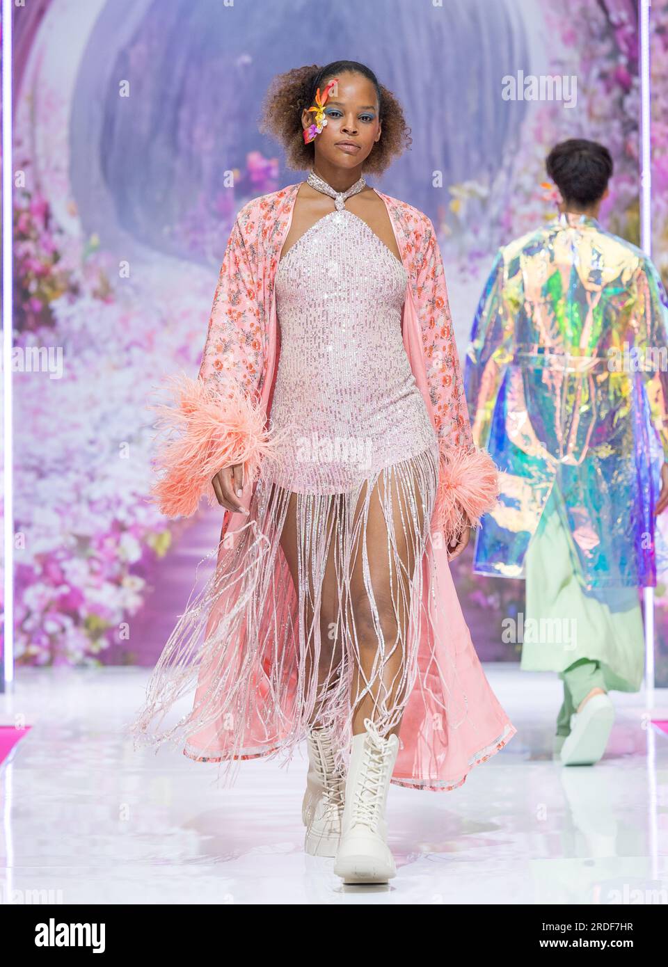 Pure London Fashion Catwalk Event/Runway luglio 2023 - Kensington Olympia Londra Regno Unito Inghilterra Foto Stock