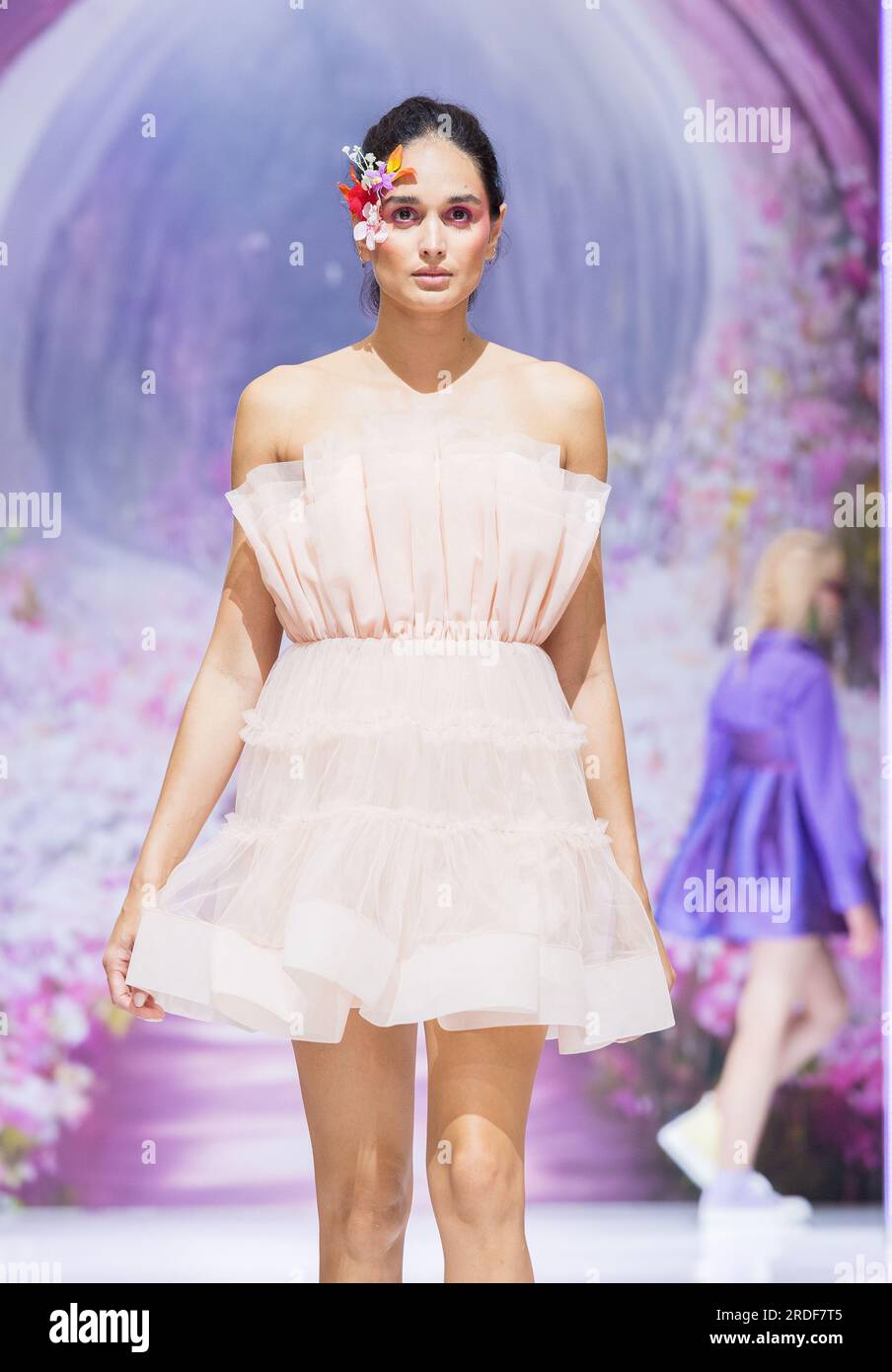 Pure London Fashion Catwalk Event/Runway luglio 2023 - Kensington Olympia Londra Regno Unito Inghilterra Foto Stock