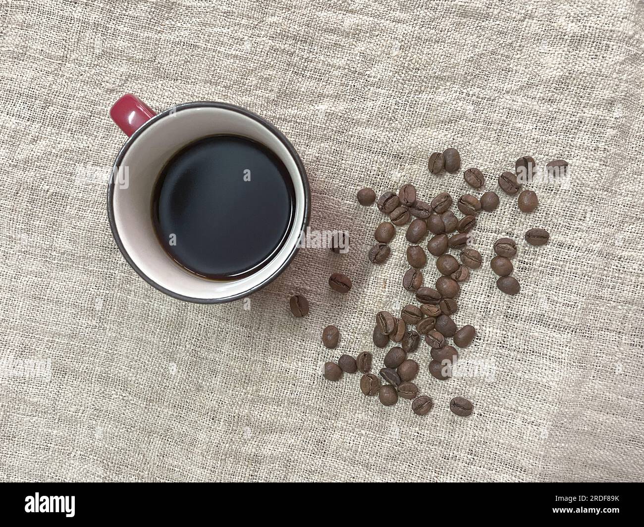 Tazza da caffè e caffè in grani Foto Stock