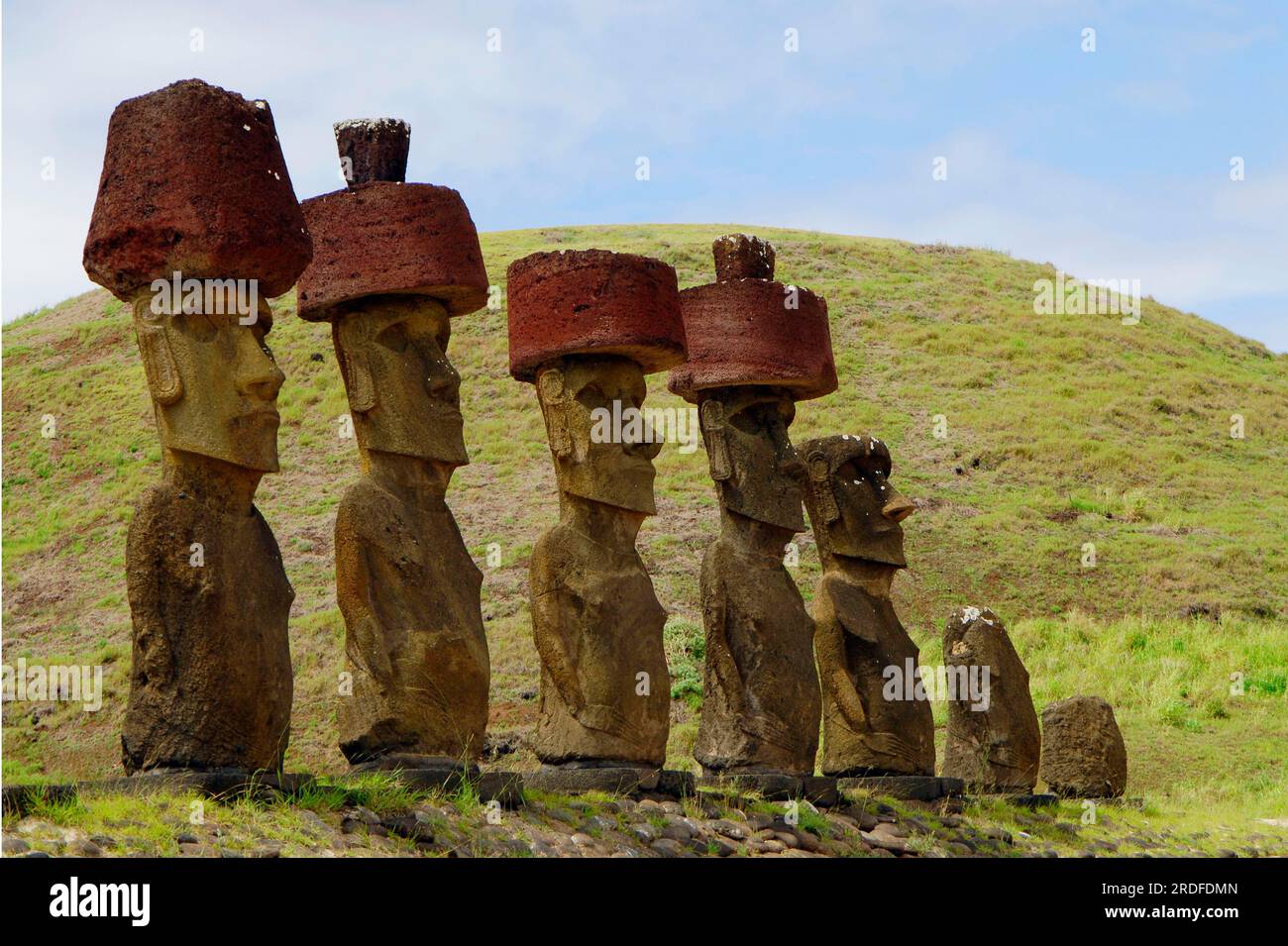 Sculture in pietra moai, Anakena, Rapa Nui, Isola di Pasqua, Moai, Cile Foto Stock