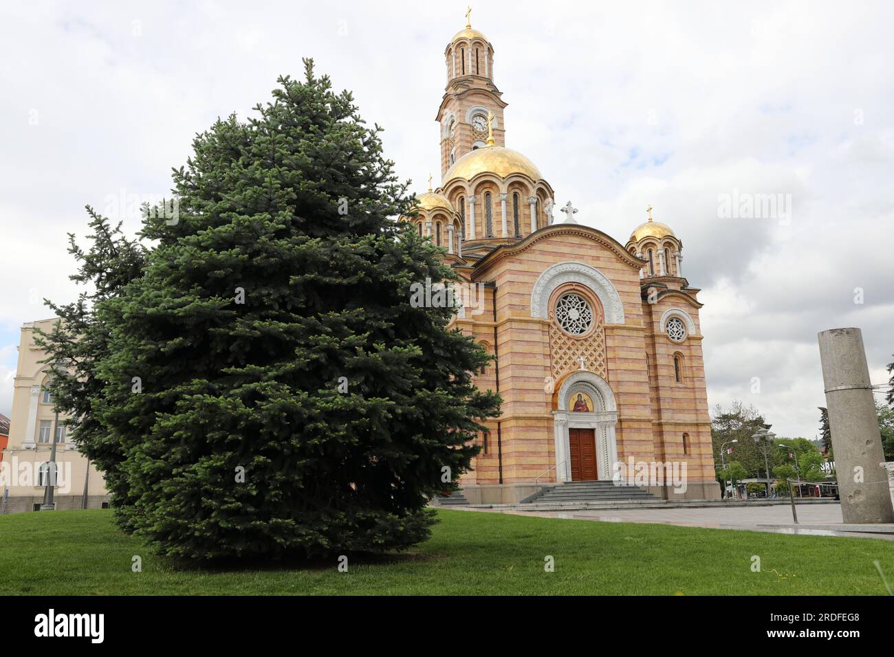 Il fascino esterno della Chiesa ortodossa a Banja Luka Foto Stock