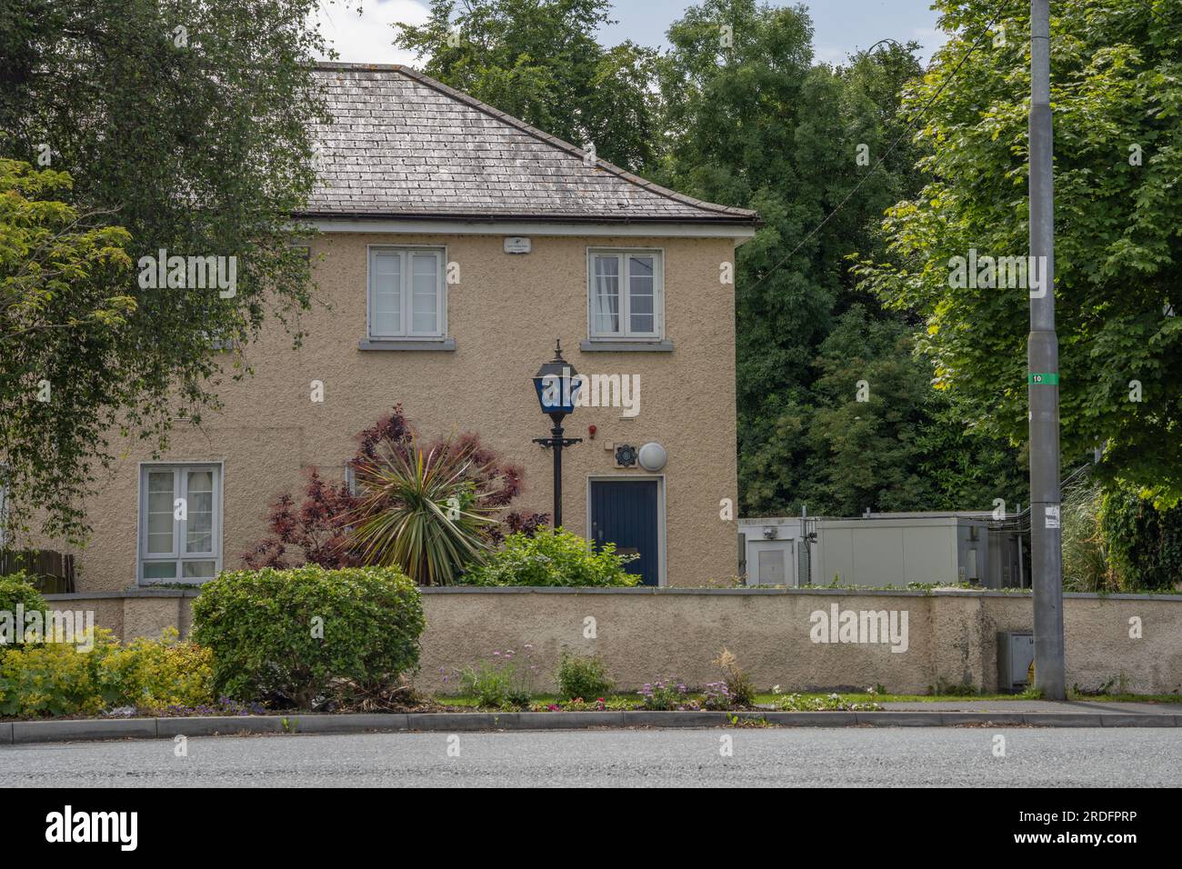 Summerhill, Contea di Meath, Irlanda, 4 luglio 2023. Vista frontale della stazione di Summerhill Garda, stazione di polizia Foto Stock