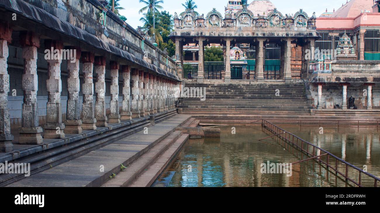 Il Tempio serbatoio del Tempio di Thillai Nataraja, noto anche come Tempio di Chidambaram Nataraja, è un tempio indù dedicato a Nataraja, la forma di Shiva A. Foto Stock