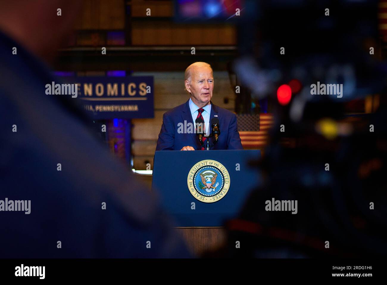 Philadelphia, Stati Uniti. 20 luglio 2023. STATI UNITI Il presidente Joseph Biden discute i suoi piani economici per investire nel lavoro e nell'energia verde durante un tour del Philly Shipyard, a Filadelfia, Pennsylvania, Stati Uniti il 20 luglio 2023. Crediti: OOgImages/Alamy Live News Foto Stock