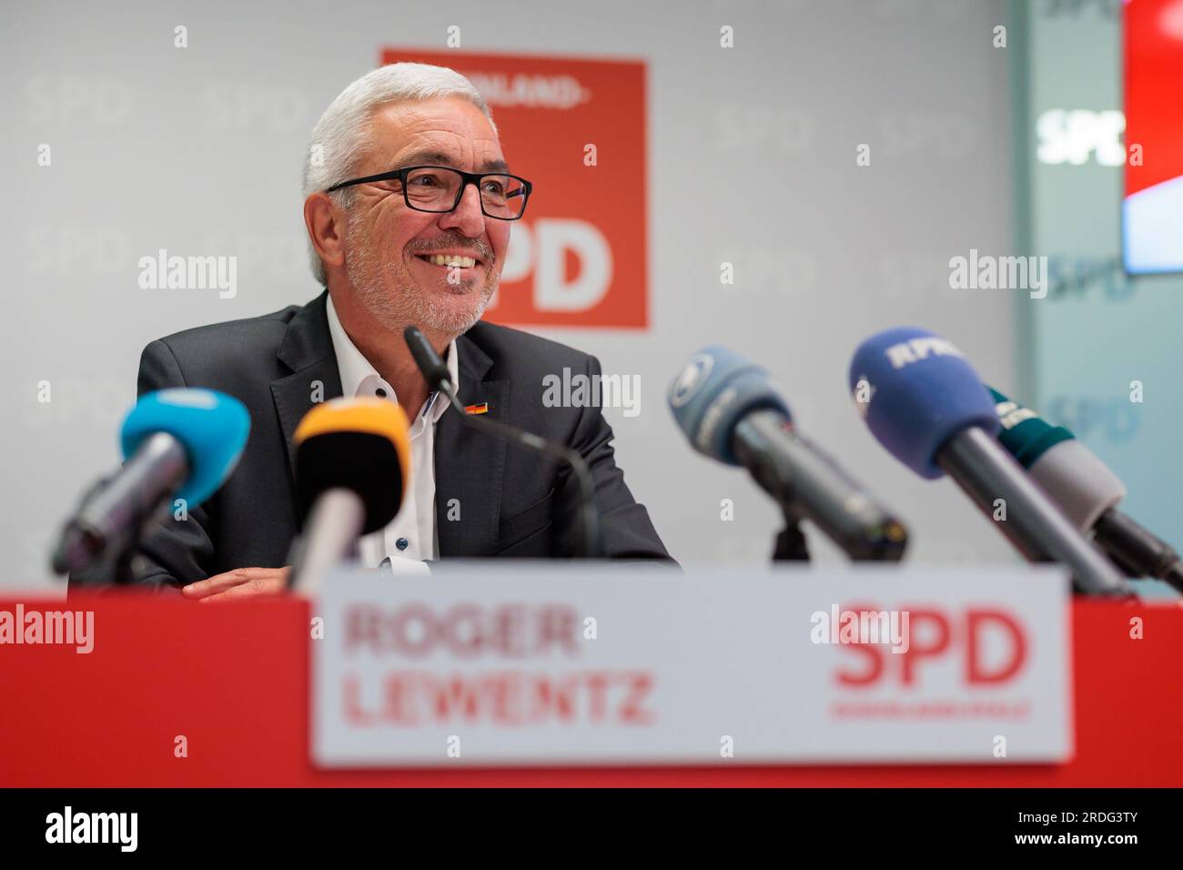 Magonza, Germania. 21 luglio 2023. Roger Lewentz (SPD), presidente di stato della Renania-Palatinato, partecipa a una conferenza stampa della SPD Renania-Palatinato. L'SPD ha dato una prospettiva sul Congresso ordinario del Partito di Stato il 4 novembre 2023 e sulle prossime elezioni locali ed europee del 2024. Credito: Jörg Halisch/dpa/Alamy Live News Foto Stock