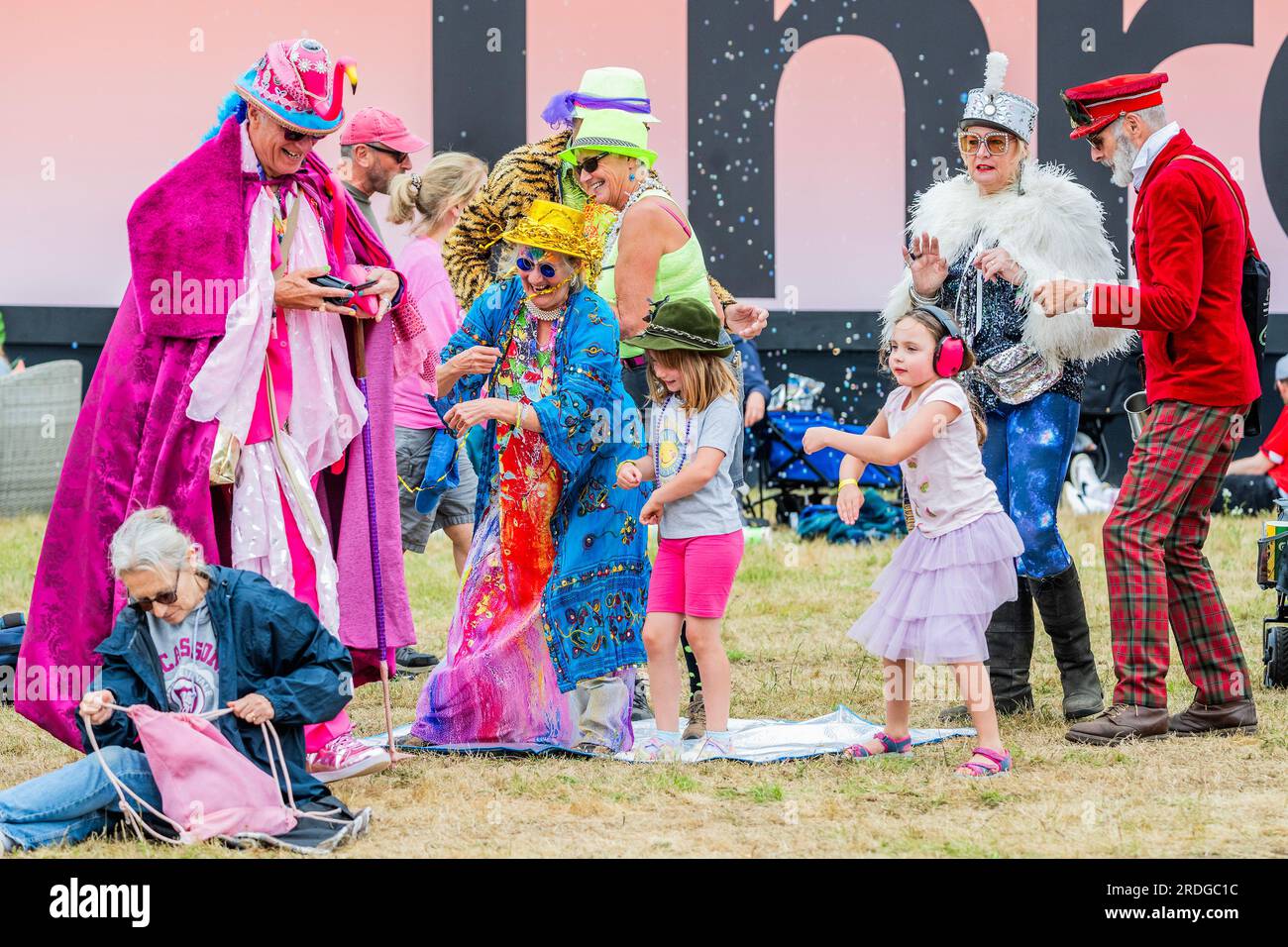 Henham Park, Suffolk, Regno Unito. 21 luglio 2023. N'famady Kouyate gioca nell'arena Obelix per una folla di tutte le età ed etnie: Il Latitude Festival 2023, Henham Park. Crediti: Guy Bell/Alamy Live News Foto Stock