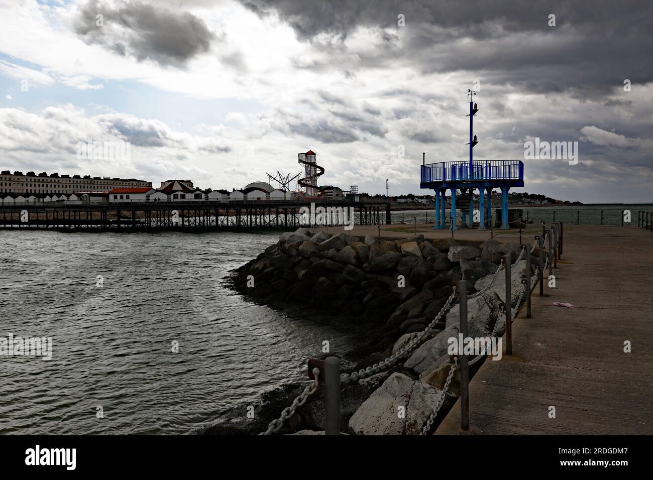 Vista del molo di Herne Bay, dalla fine del braccio di Nettuno, Herne Bay, Thanet, Kent Foto Stock