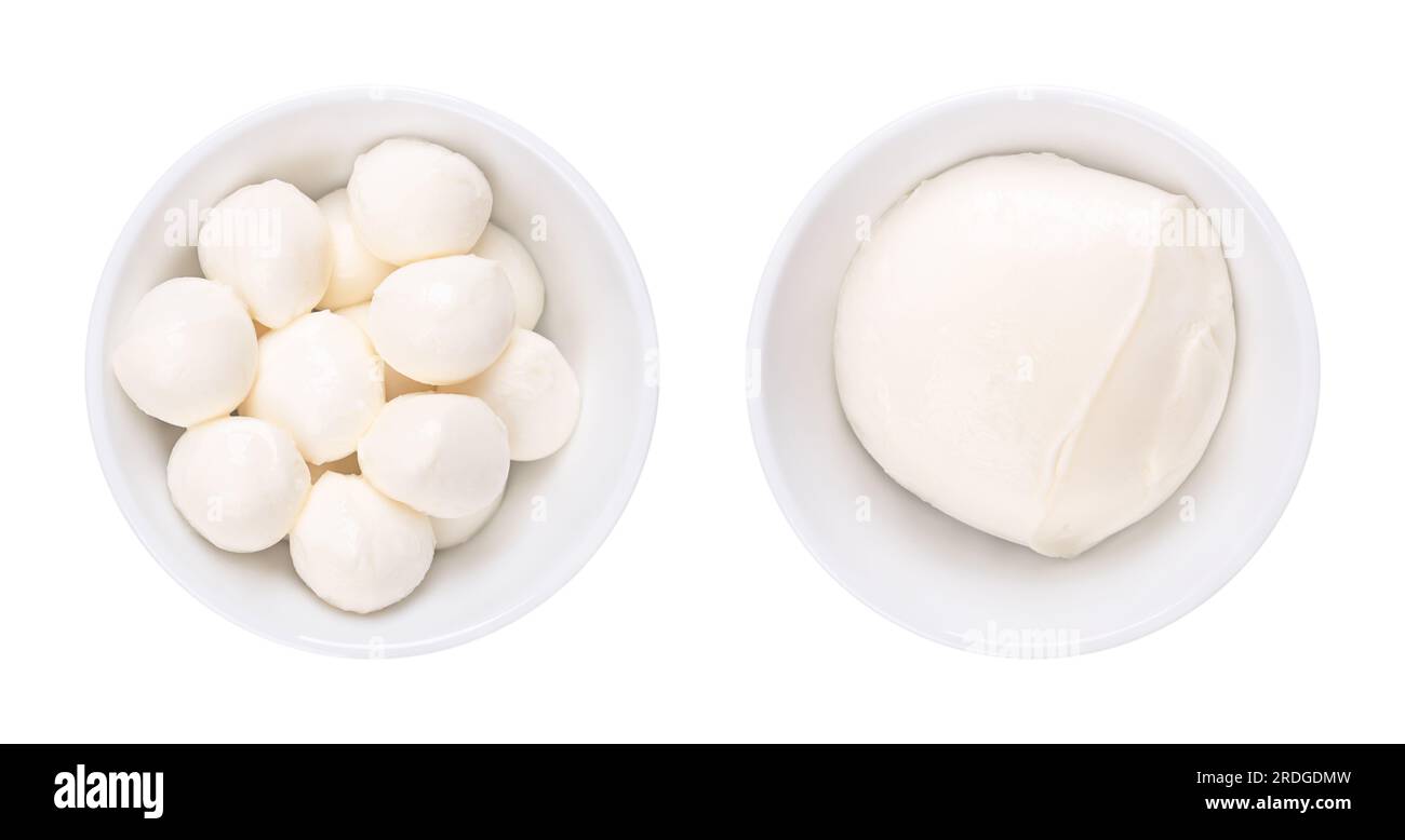 Mozzarella, mini palle (bambini bocconcini) e una grande palla, in ciotole bianche. Formaggio bianco fresco italiano a base di latte con metodo della pasta filata. Foto Stock