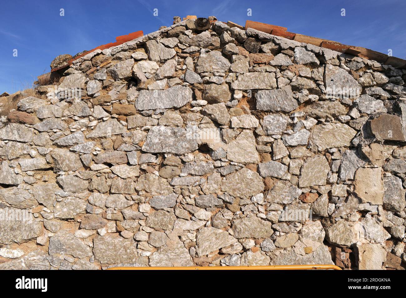 Casa costruita con blocchi minerali di gesso. Odena, Barcellona, Catalogna, Spagna. Foto Stock