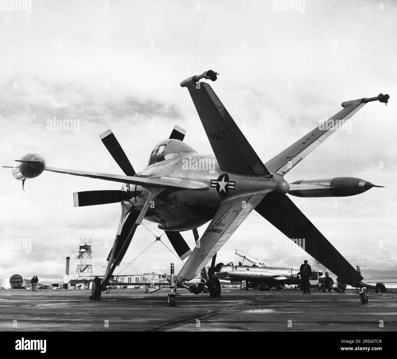 Edwards Air Force base, California: L'aereo sperimentale di decollo verticale della Lockheed del 1954 con carrello di atterraggio temporaneo a ruote per i test iniziali per decolli orizzontali. Foto Stock