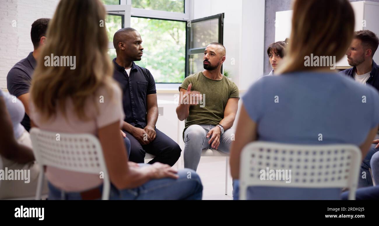 Multiculturale Group Young Counseling Therapy. Persone diverse Foto Stock