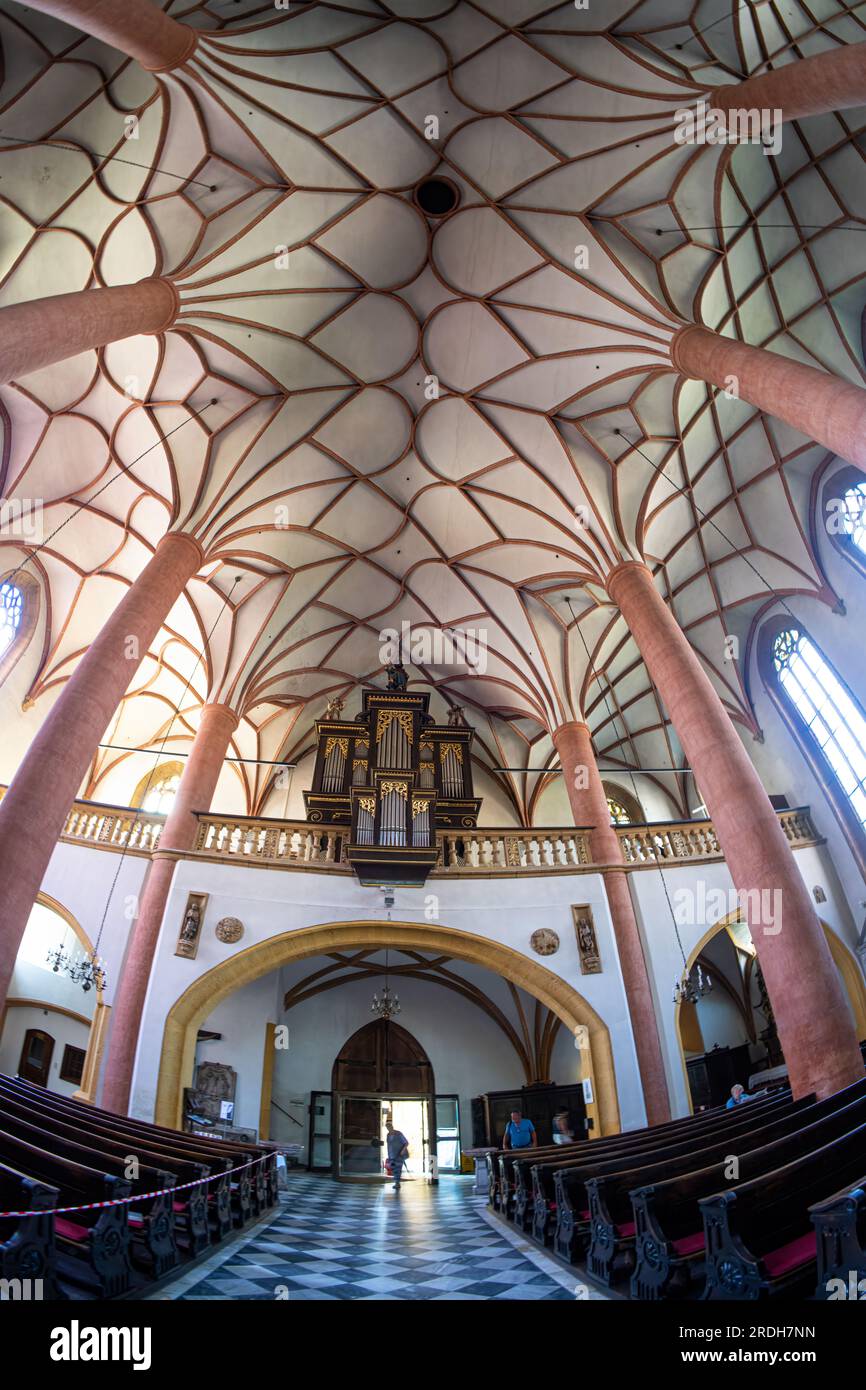 Villach, Austria. 18 luglio 2023. Vista interna della chiesa di S. Jakob nel centro della città Foto Stock