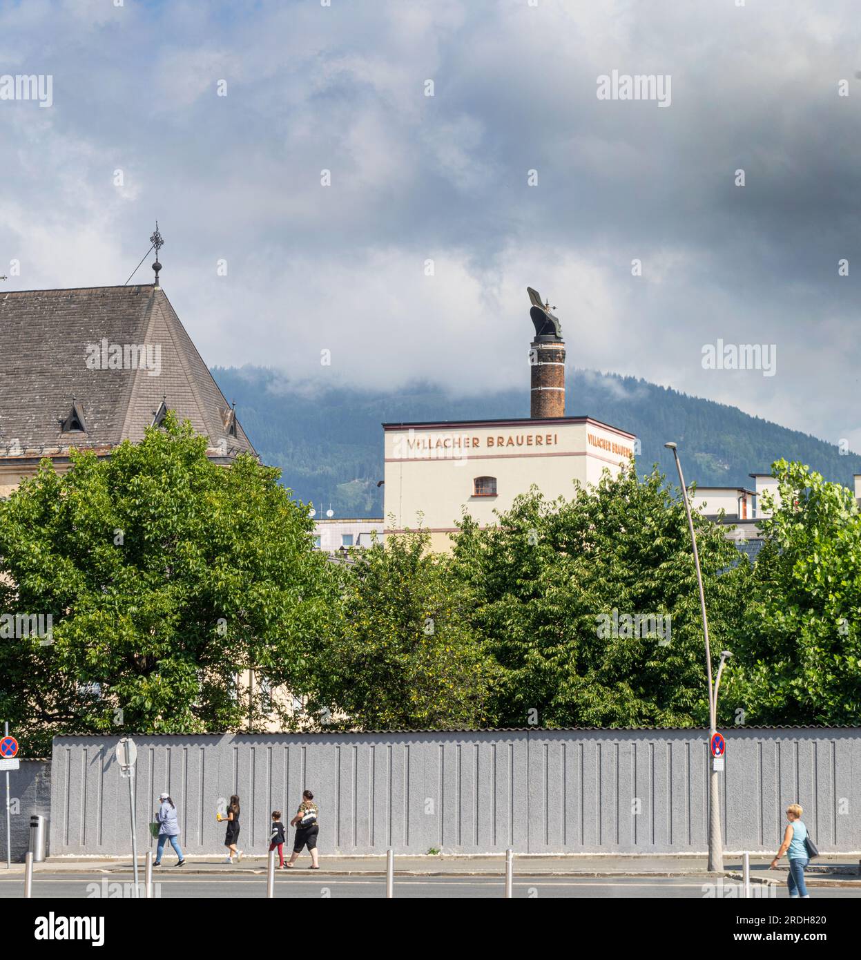Villach, Austria. 18 luglio 2023. Vista esterna della storica birreria Villacher Bier nel centro della città Foto Stock
