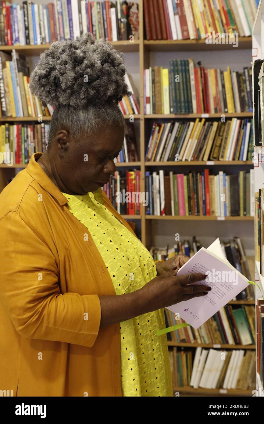 Ritratto dello scrittore Conceição Evaristo a Casa Escrevivência, una biblioteca in largo da Prainha Foto Stock
