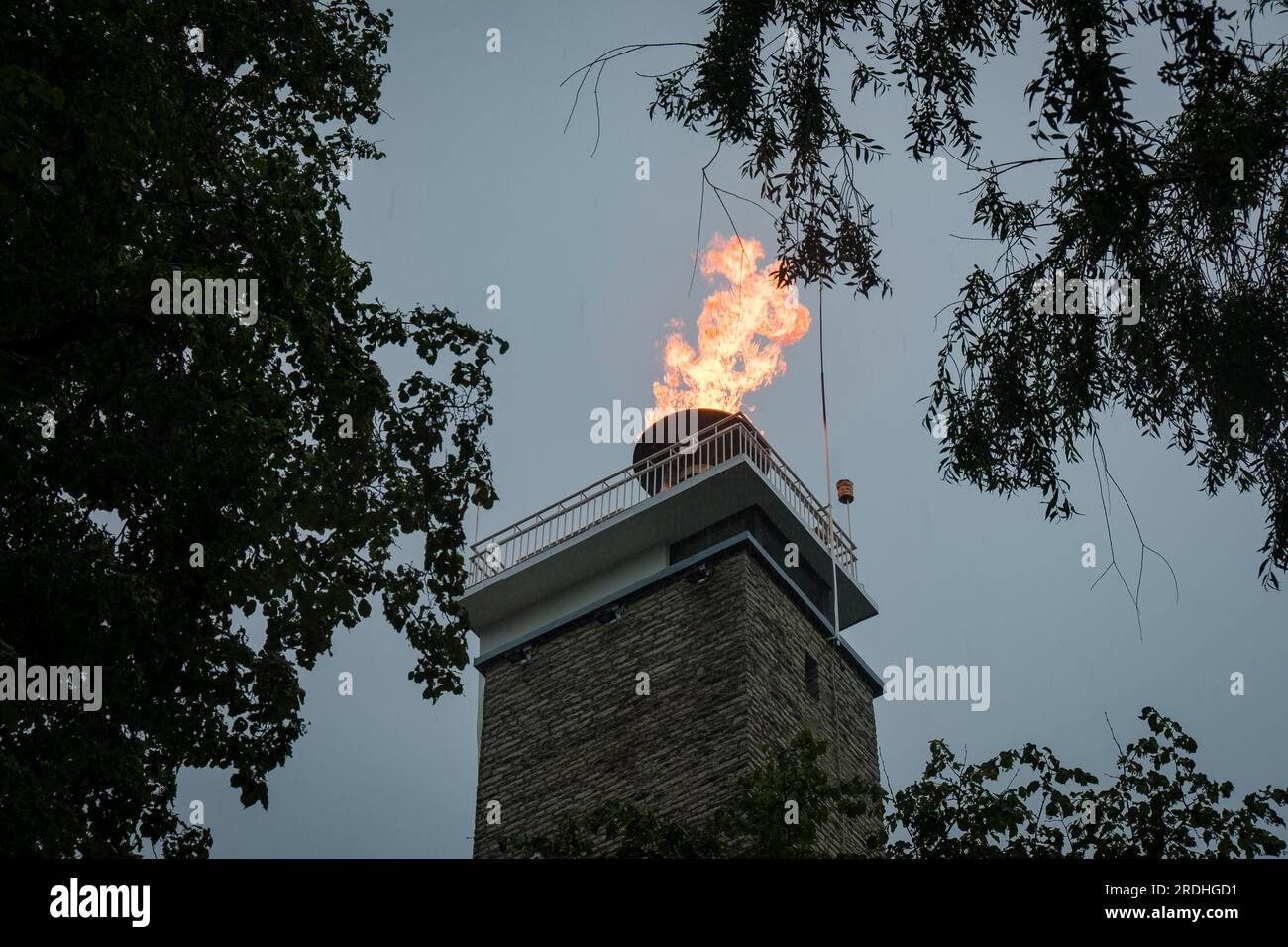 Festival estone della canzone (estone: Laulupidu) fuoco bruciato nella torre. Foto Stock