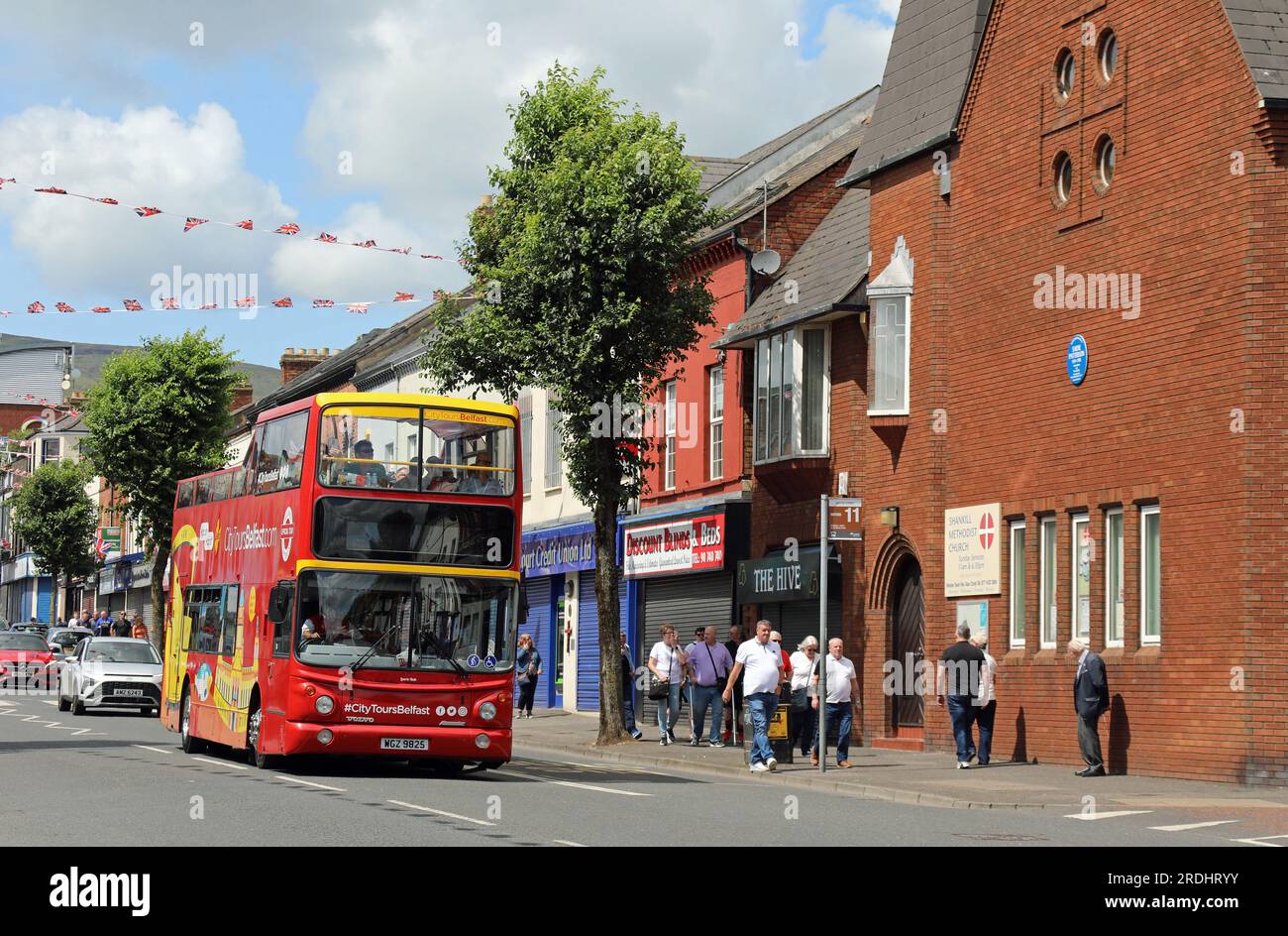 Autobus turistico sulla Shankill Road a Belfast Foto Stock