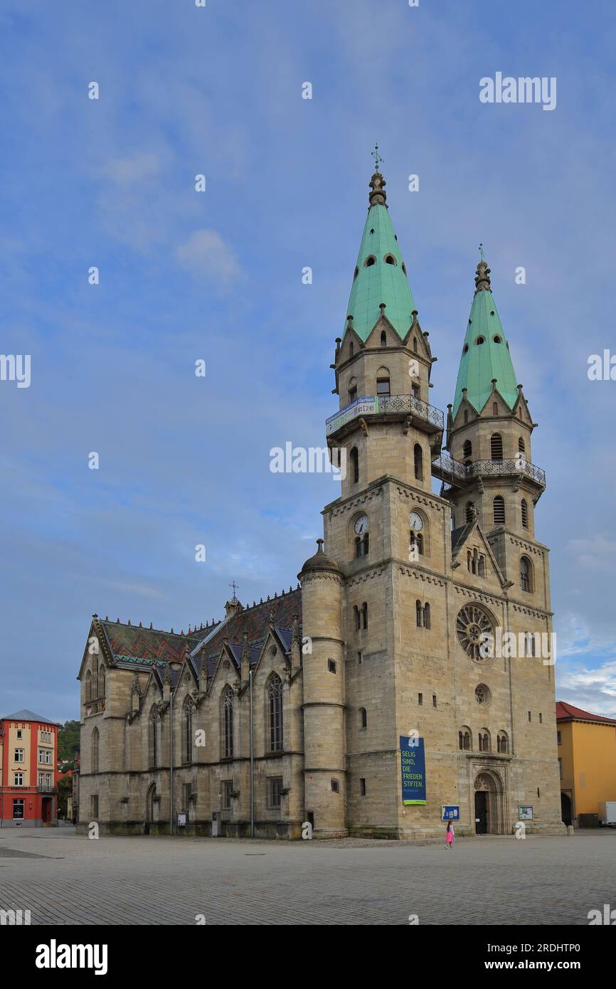 Chiesa gotica con torri gemelle, piazza del mercato, Meiningen, Turingia, Germania Foto Stock