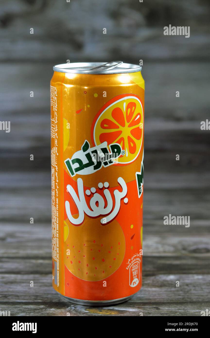 Cairo, Egitto, 11 luglio 2023: Mirinda , un marchio di bibite originariamente creato in Spagna nel 1959 e distribuito a livello globale da PepsiCo dal 1970. La sua na Foto Stock